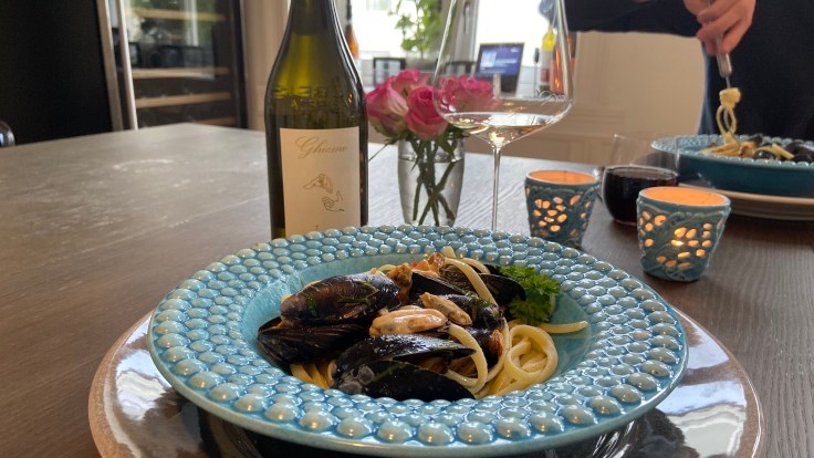 Mussel Linguine paired with Ghiomo Langhe Arneis