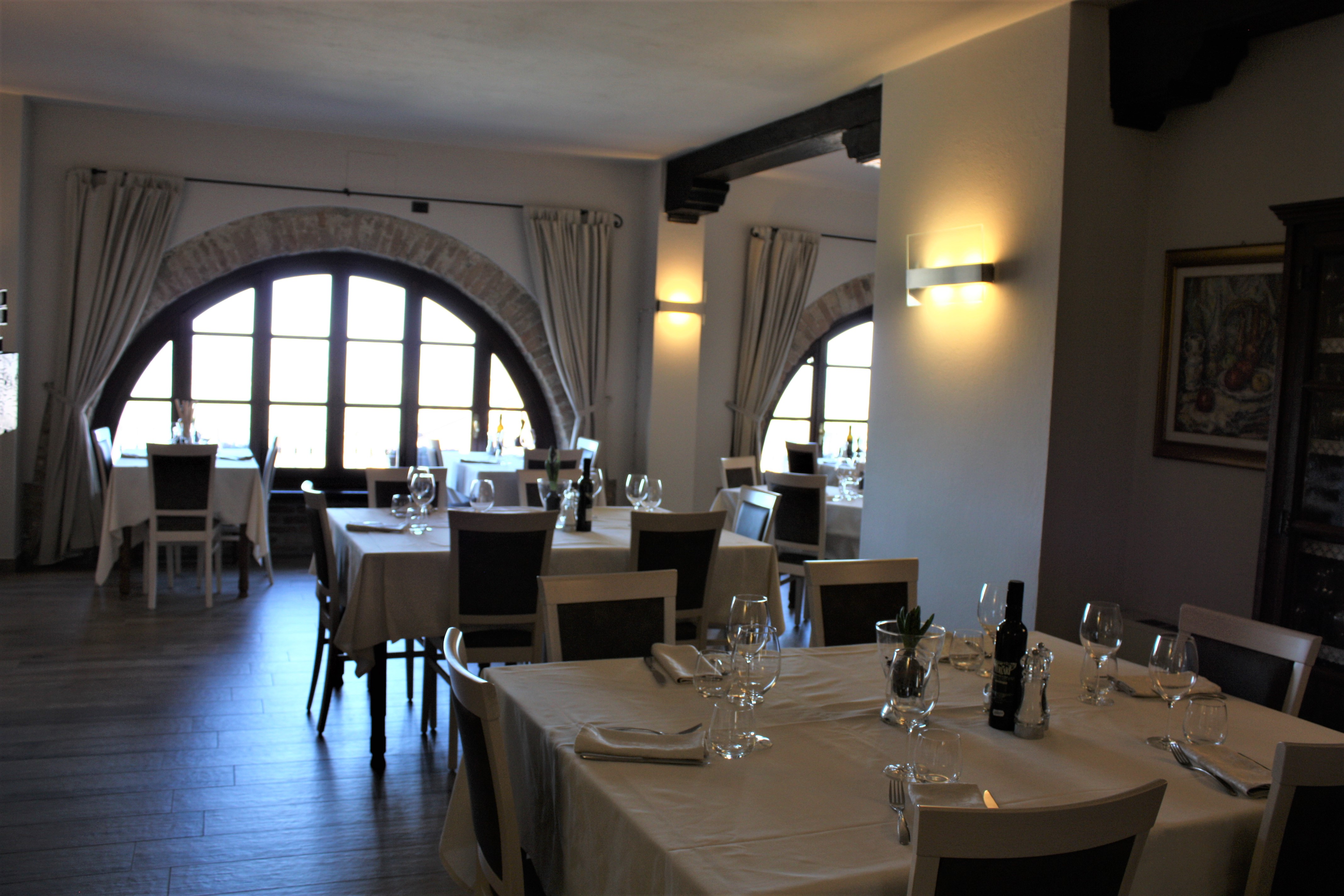 Le Torri dining room
